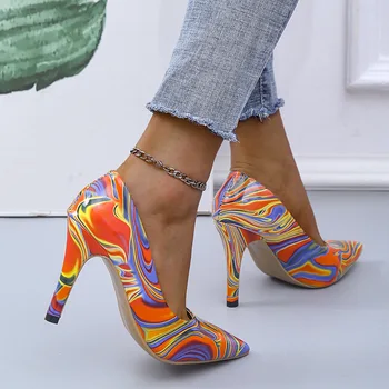 2023 Trendy ženske cipele od lakirane kože s oštrim vrhom na visoku petu, svakodnevne tanke cipele s grafitima velike veličine, ženske cipele vjenčanje nevjesta - Slika 2  